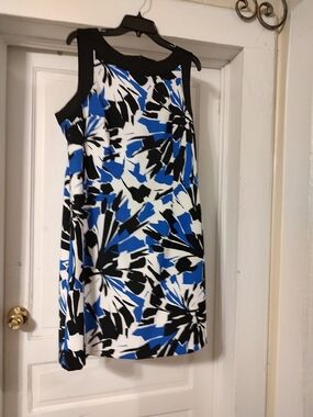 Sleeveless Blue Black White Floral Shift Dress